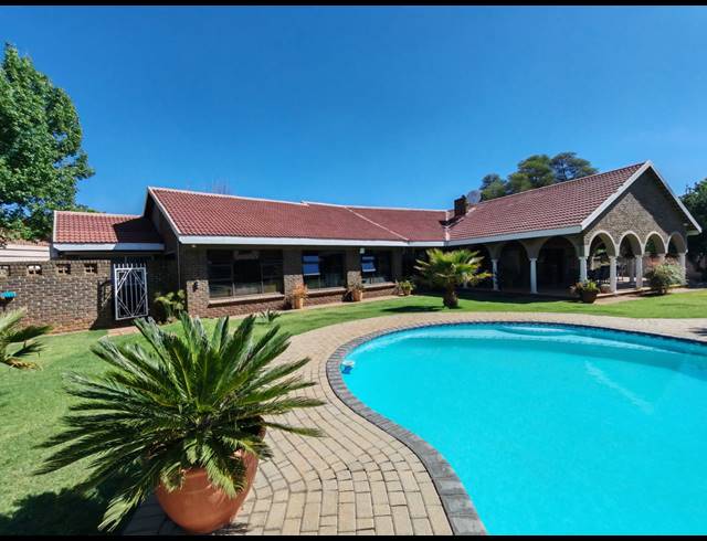 4 BEDROOM HOUSE FOR SALE IN THREE RIVERS EAST